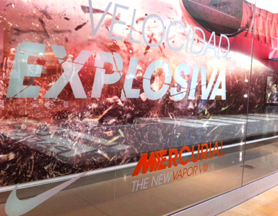 Velocidad Explosiva Nike Mercurial en escaparates Velocidad Explosiva Nike Mercurial en escaparates